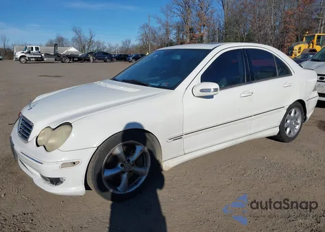 2005 Mercedes-Benz C 230 Kompressor Sport z USA, uszkodzony, nr VIN WDBRF40J95F721975